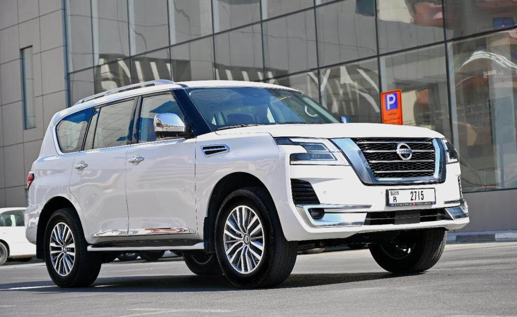 Miete Nissan Platin patrouillieren 2021 in Dubai